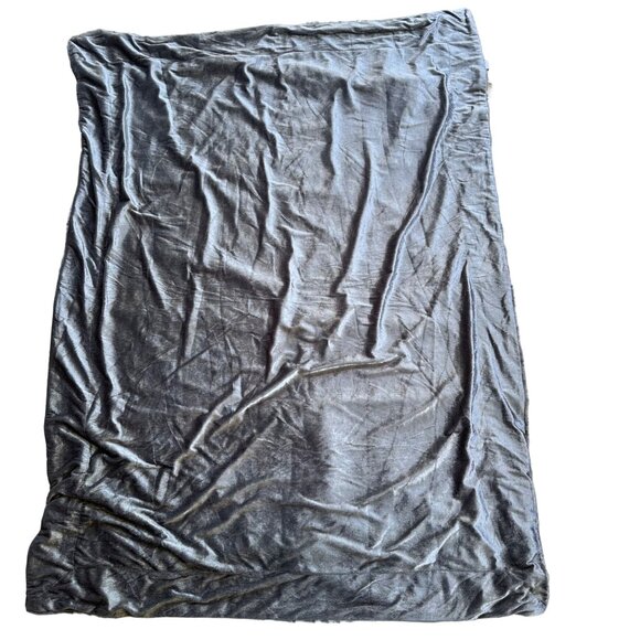 Marlo Lorenz THRO Plush Throw Blanket Gray Rosette Design Velvety Soft 42 x 58 - Picture 4 of 10